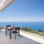 Calma Lefkada