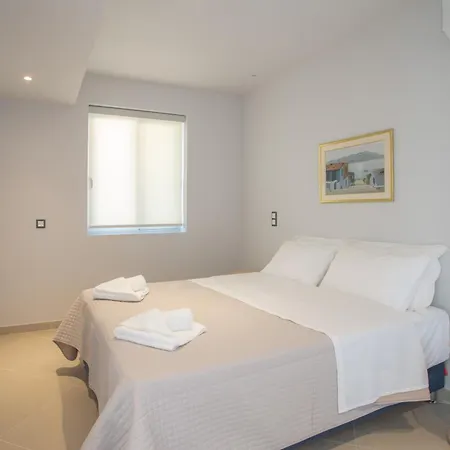 Calma Lefkada アパート